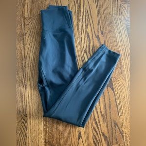 Women’s Lululemon WU train teal leggings. Size 2  23” inseam. VGUC